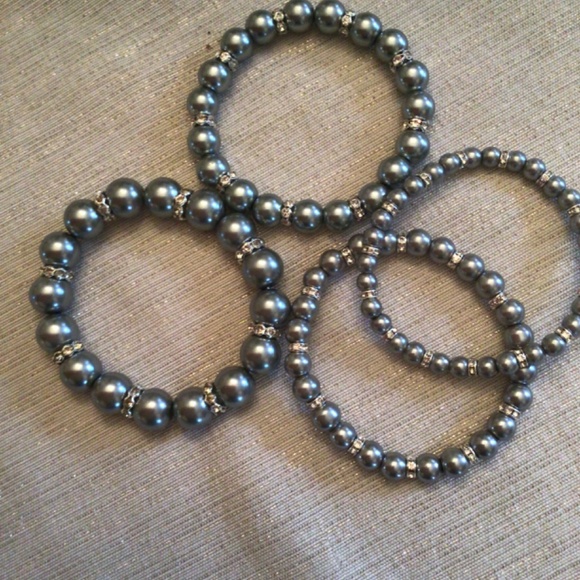Set of 4 Faux Gray Pearl Stretch Bracelets with Rhinestone bead accents - Picture 3 of 5